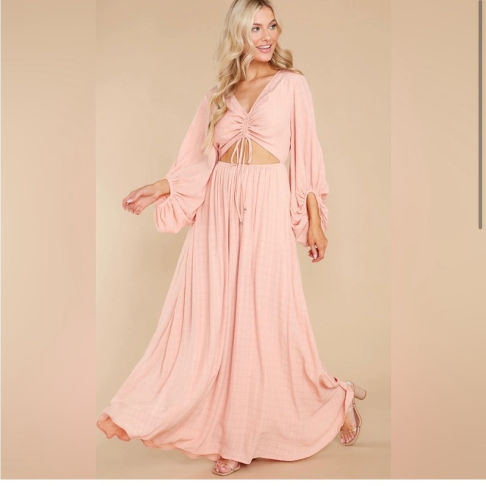 RED DRESS Going For This Peach Cut Out Maxi Dress By
AURA NWT